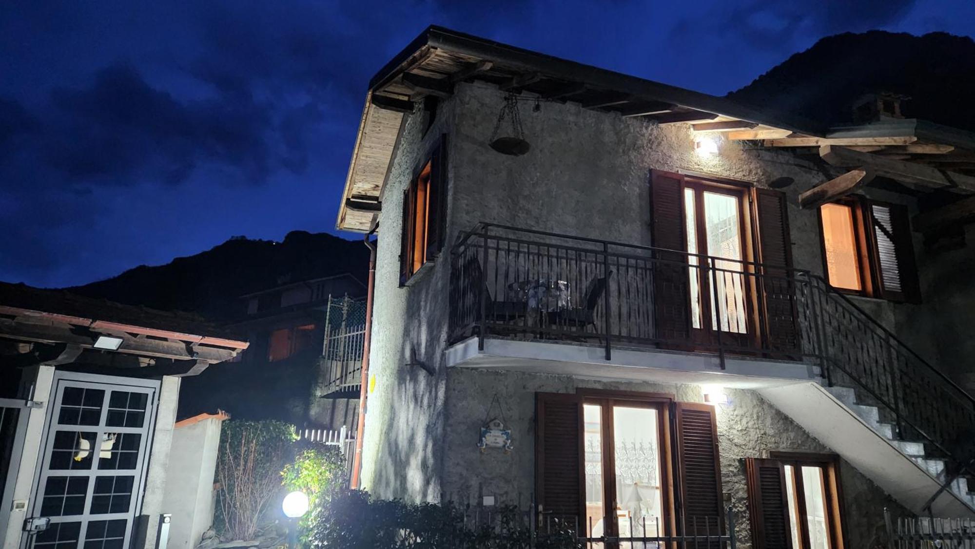 Laura'S Cottage With Lake View, Detached, 5 Kilometers From Varenna Lierna Exterior foto
