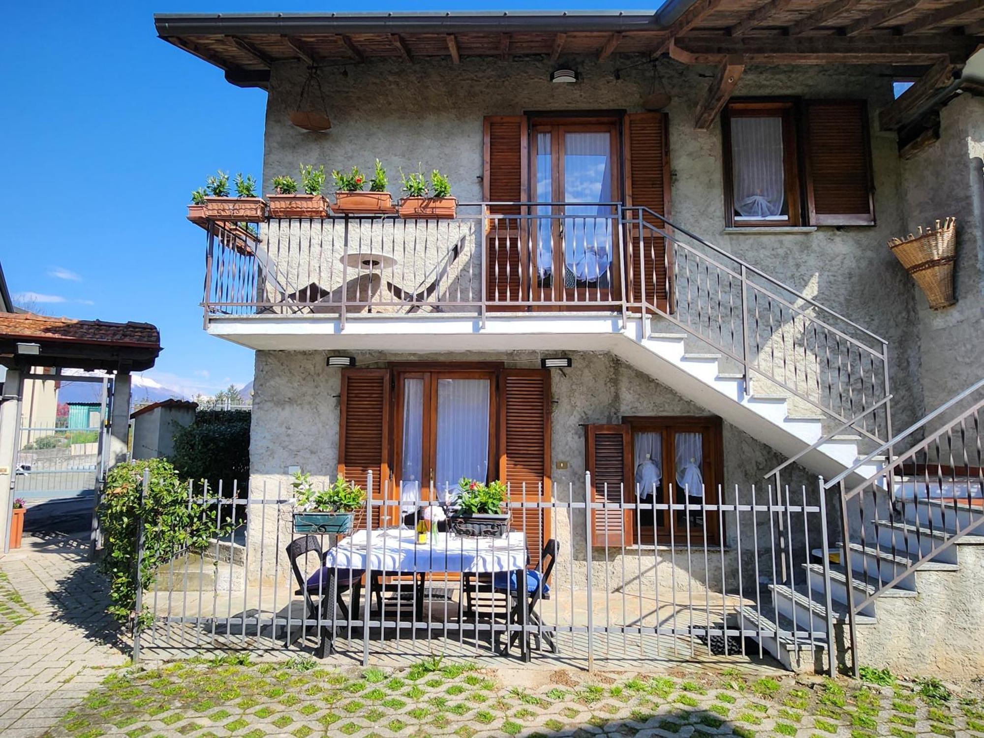 Laura'S Cottage With Lake View, Detached, 5 Kilometers From Varenna Lierna Habitación foto